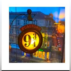 Harry Potter Platform 9 3/4 Night Lamp - Illuminate Your Wizarding World